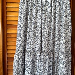 Madewell Floral Midi Skirt. Size L. Like new. Blue and white.
